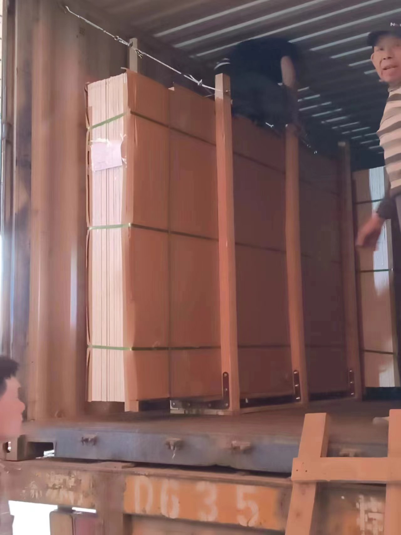 Sintered Stone Slabs Load On 20GP Container 4