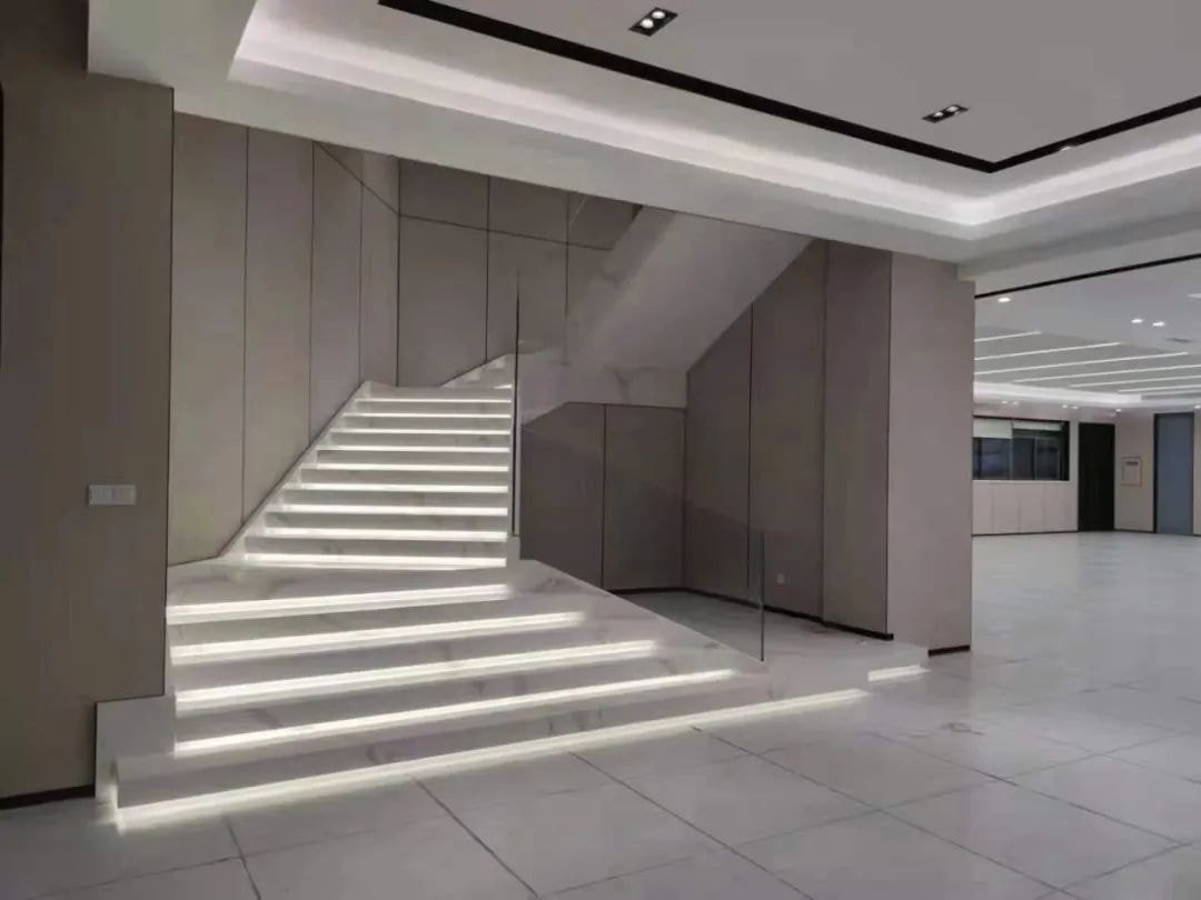 Sintered Stone Stairs Examples (10) Sintered Stone Stairs Examples (10)