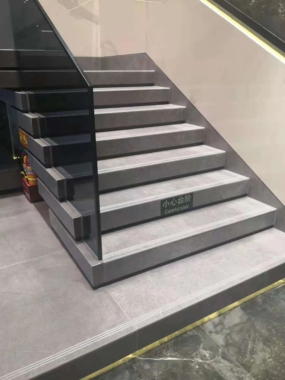 Sintered Stone Stairs Examples (17) Sintered Stone Stairs Examples (17)