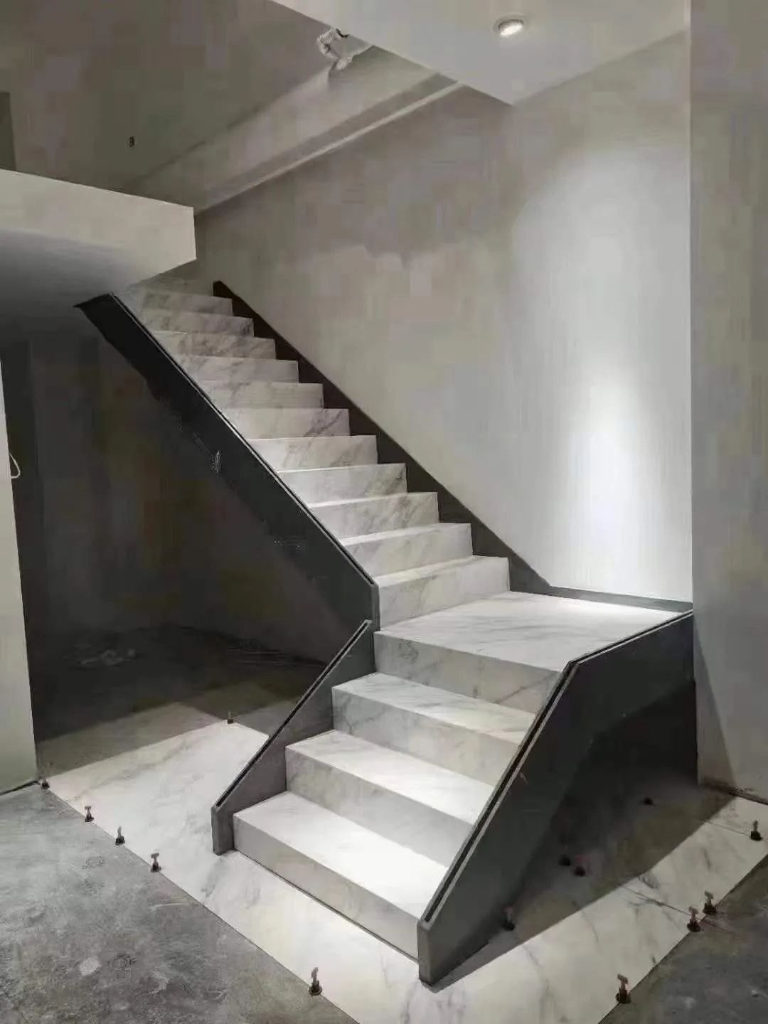 Sintered Stone Stairs Examples (19) Sintered Stone Stairs Examples (19)