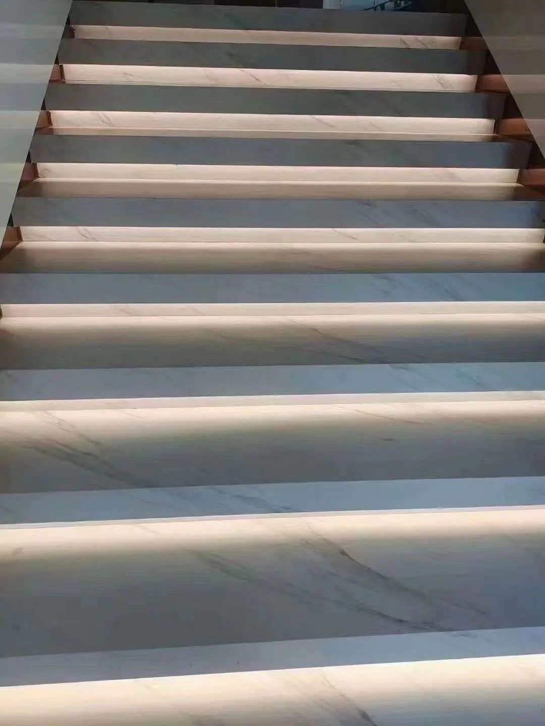 Sintered Stone Stairs Examples (21) Sintered Stone Stairs Examples (21)