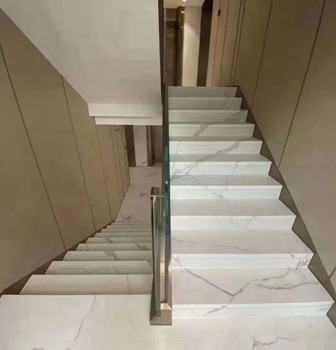 Sintered Stone Stairs Examples (34) Sintered Stone Stairs Examples (34)