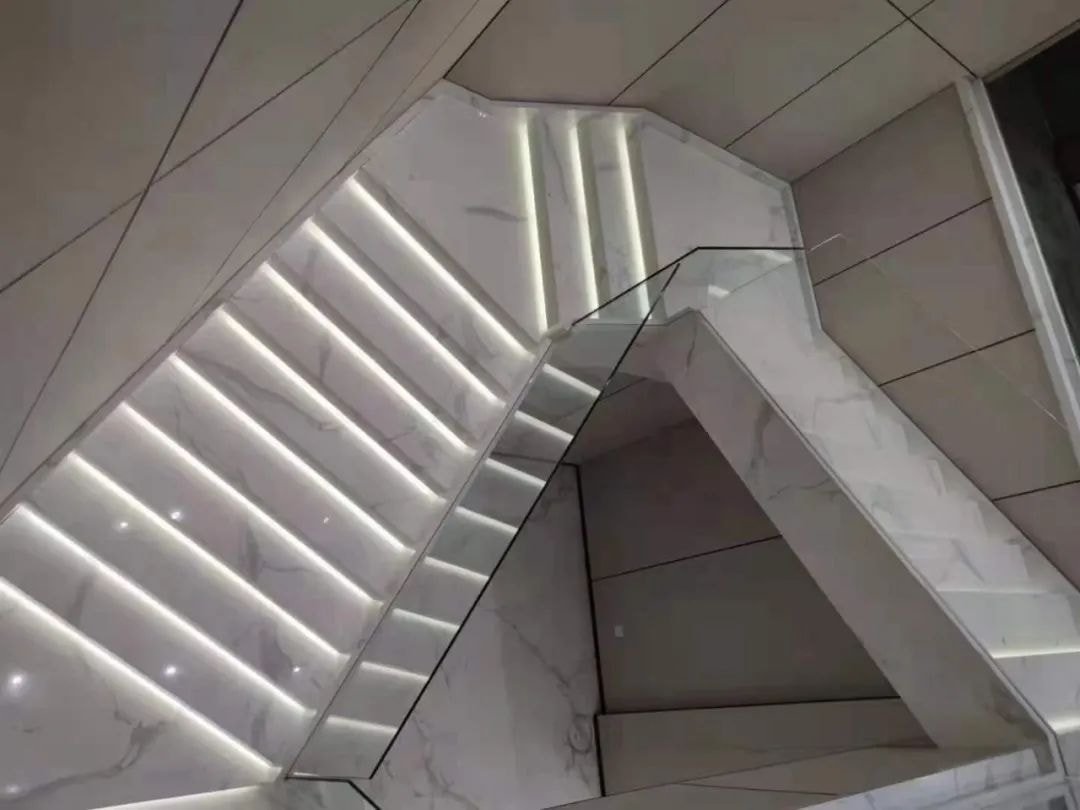 Sintered Stone Stairs Examples (5) Sintered Stone Stairs Examples (5)