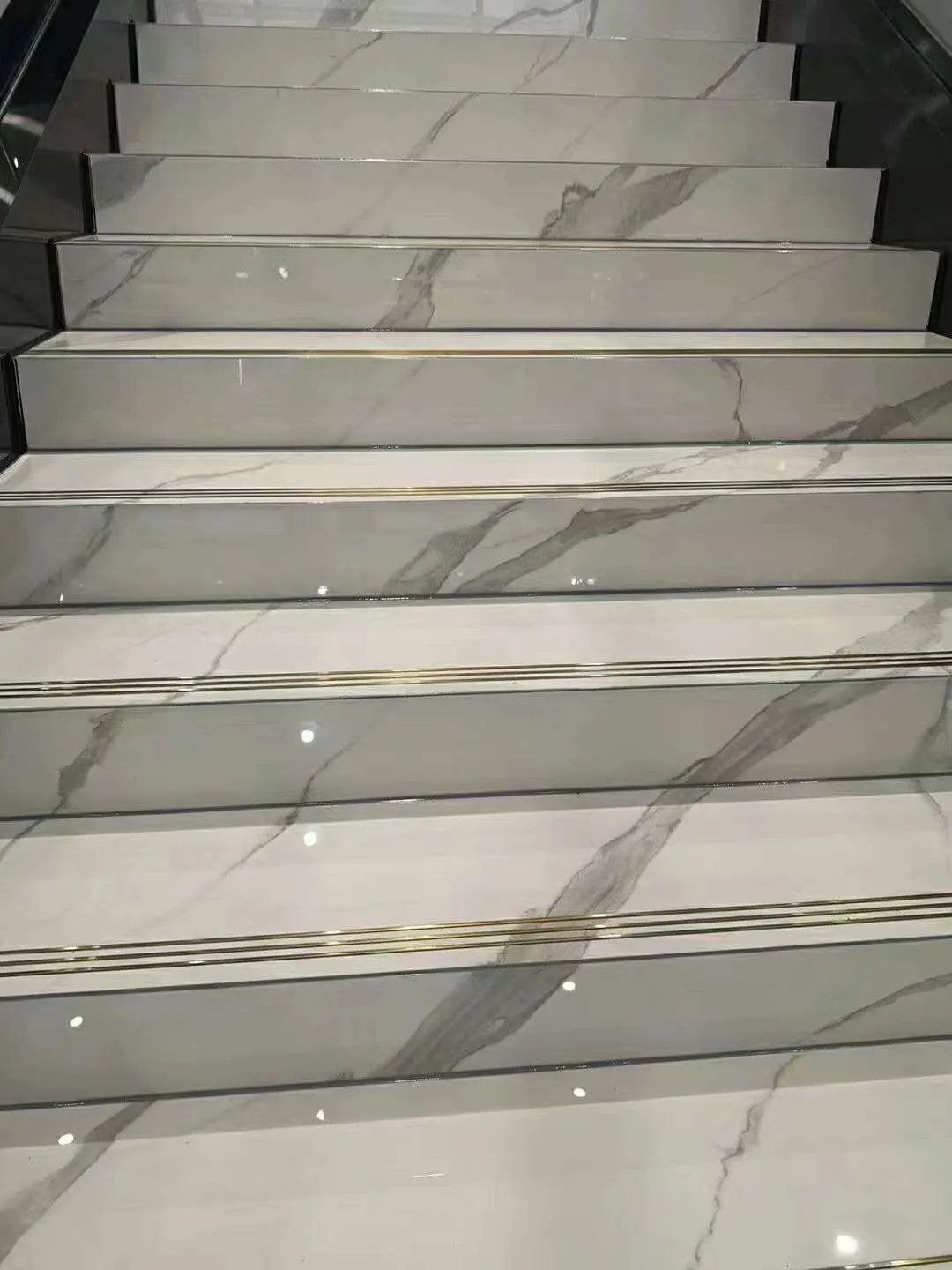 Sintered Stone Stairs Examples (6) Sintered Stone Stairs Examples (6)