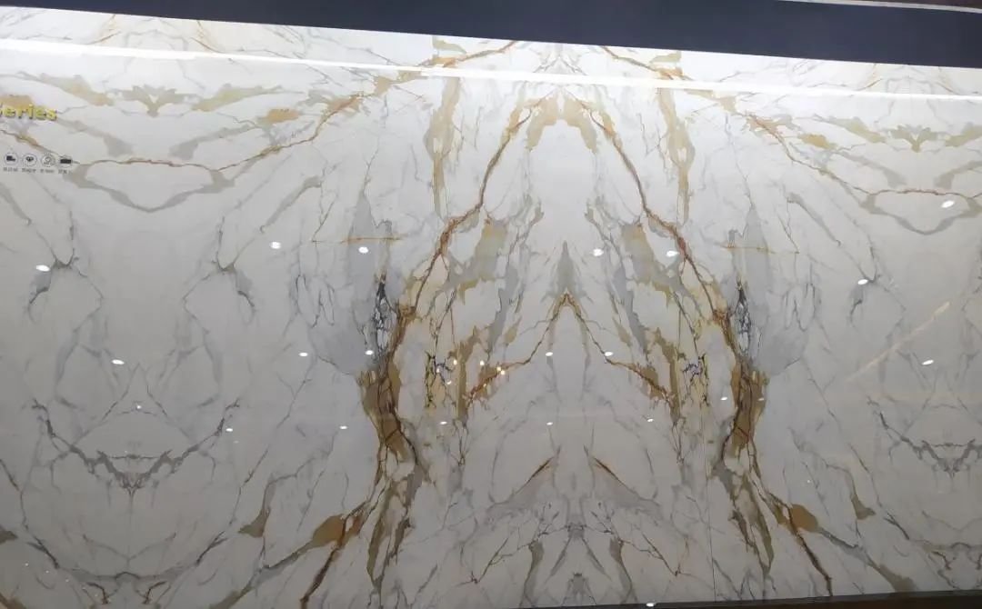 Symmetry Beautiful Effect Gold